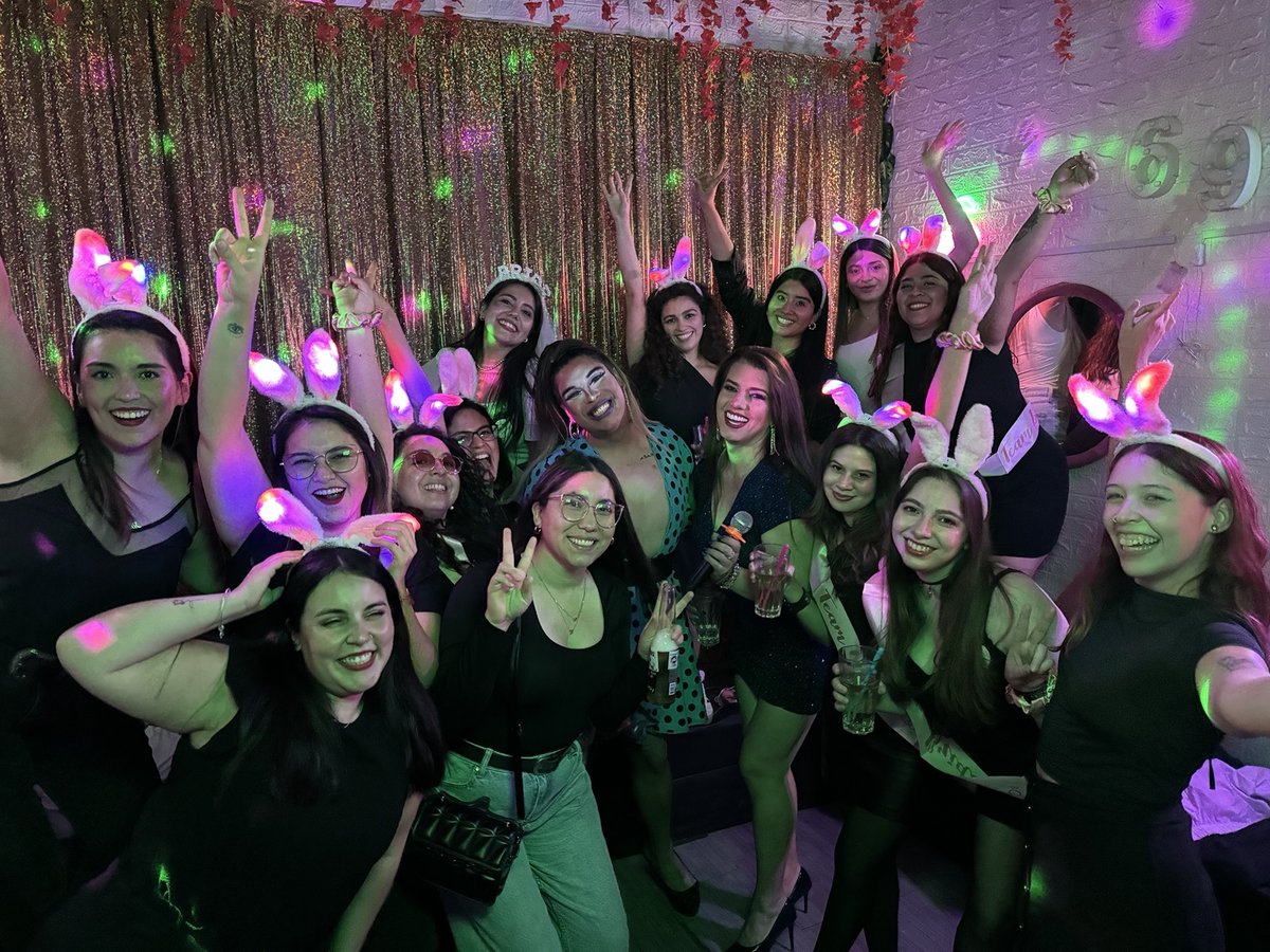 Cotillon de orejas luminosas en una despedida de soltera en Santiago