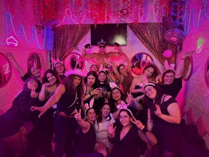 Despedida de soltera Club Princesas — grupo con vedetto