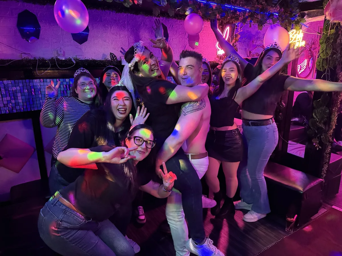 Show de vedettos para un grupo grande en Club de Princesas Santiago
