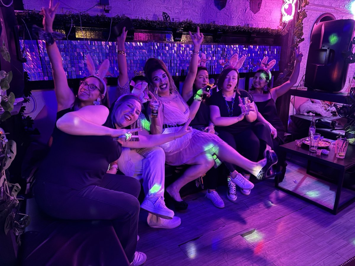 Amigas en el sofa VIP del Club de Princesas Santiago
