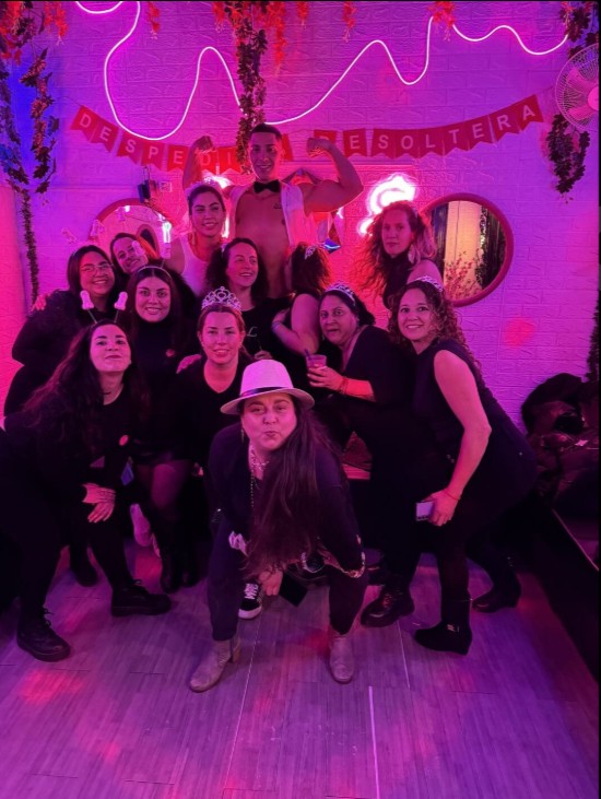 Vedetto con grupo despedida de soltera Club de Princesas Santiago