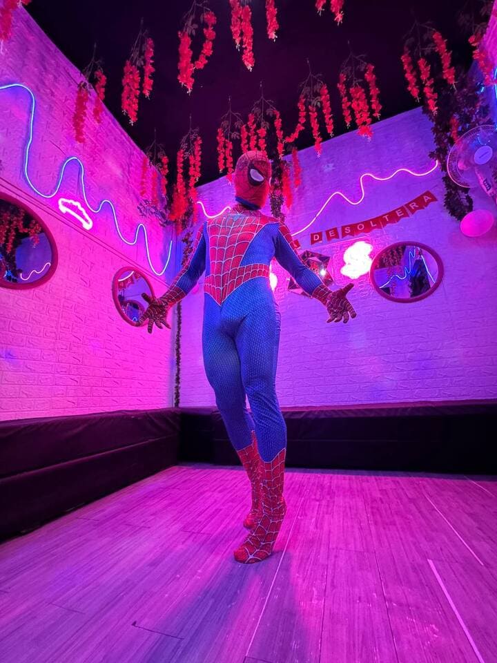 vedetto sensual hombre araña 1