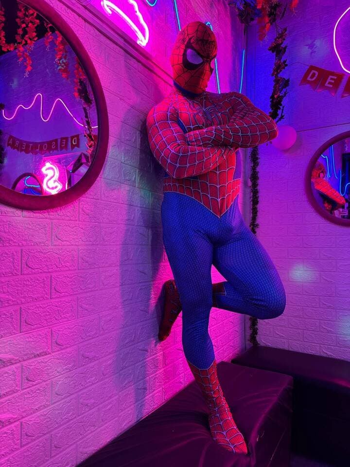 vedetto sensual hombre araña 3