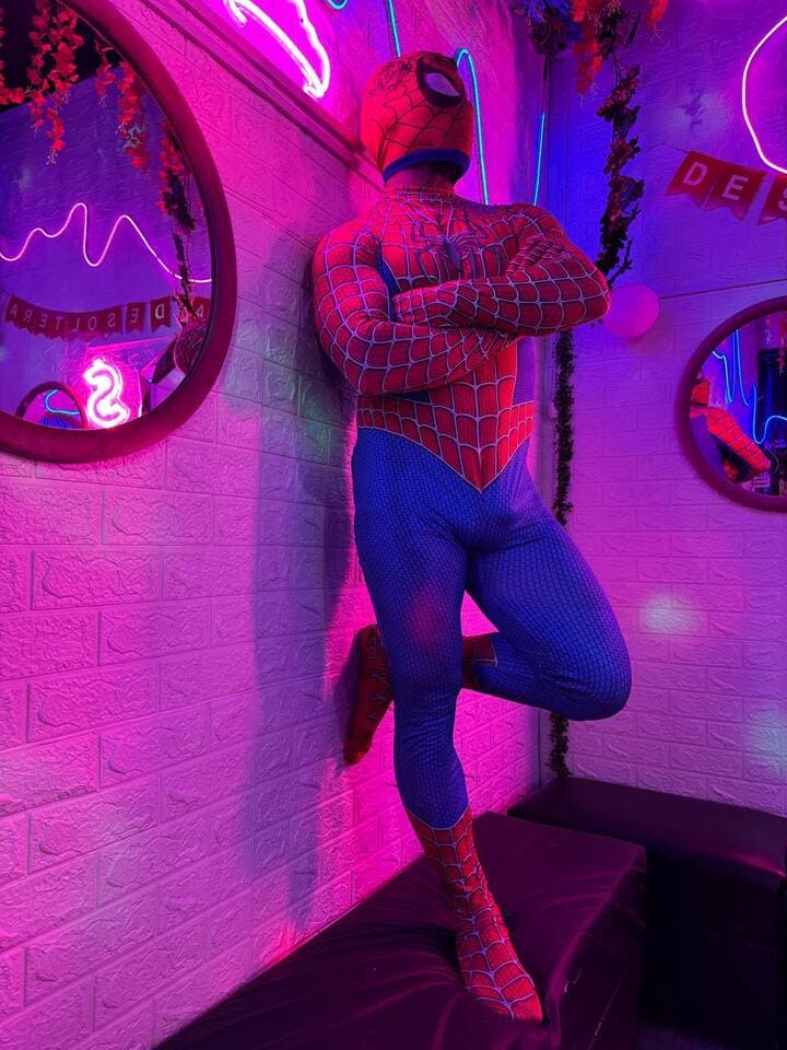 vedetto sensual hombre araña 4
